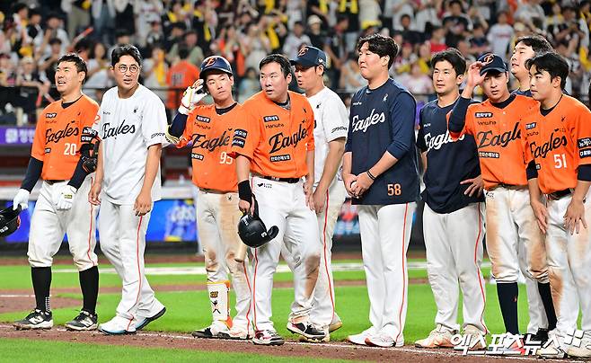 '병살타 4개 VS 실책 3개' 미리보는 KS 맞아? LG-한화, 연장전 끝 2-2 무승부…'무리한 홈 쇄도' 한화, 1위 탈환 실패 [대전:스코어]