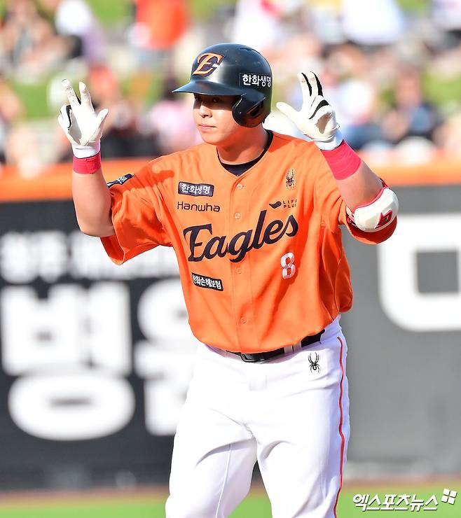 '병살타 4개 VS 실책 3개' 미리보는 KS 맞아? LG-한화, 연장전 끝 2-2 무승부…'무리한 홈 쇄도' 한화, 1위 탈환 실패 [대전:스코어]