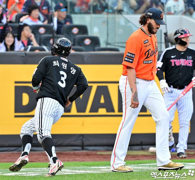 '병살타 4개 VS 실책 3개' 미리보는 KS 맞아? LG-한화, 연장전 끝 2-2 무승부…'무리한 홈 쇄도' 한화, 1위 탈환 실패 [대전:스코어]