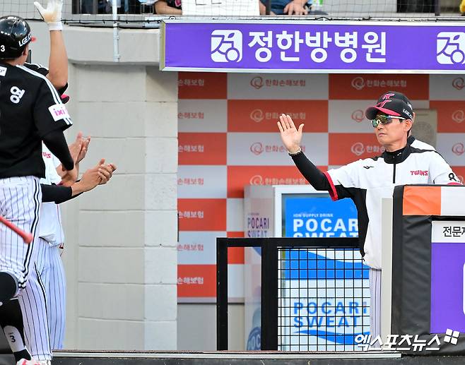 '병살타 4개 VS 실책 3개' 미리보는 KS 맞아? LG-한화, 연장전 끝 2-2 무승부…'무리한 홈 쇄도' 한화, 1위 탈환 실패 [대전:스코어]