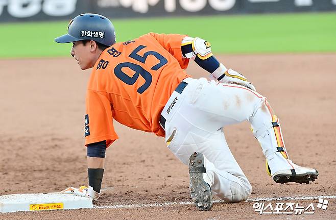 '병살타 4개 VS 실책 3개' 미리보는 KS 맞아? LG-한화, 연장전 끝 2-2 무승부…'무리한 홈 쇄도' 한화, 1위 탈환 실패 [대전:스코어]