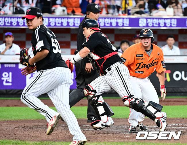‘아, 김서현 블론세이브→11회말 홈에서 아웃’ 한화, 1위 탈환 실패…LG-한화, 11회 2-2 무승부 ‘3시간50분 혈투’ [대전 리뷰]