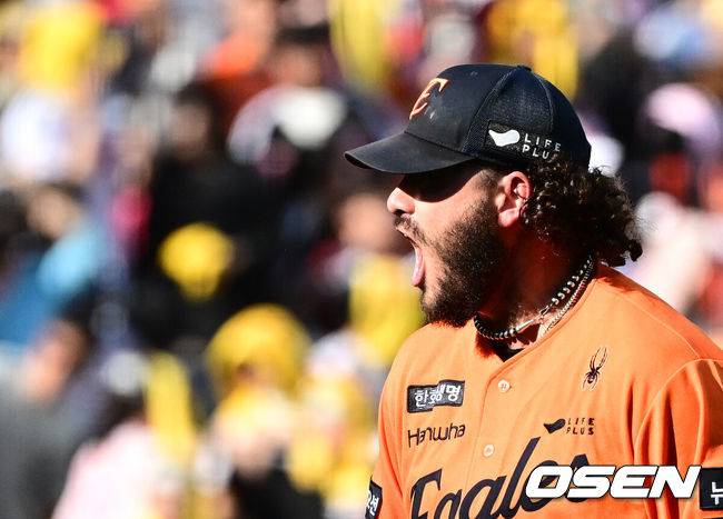 ‘아, 김서현 블론세이브→11회말 홈에서 아웃’ 한화, 1위 탈환 실패…LG-한화, 11회 2-2 무승부 ‘3시간50분 혈투’ [대전 리뷰]