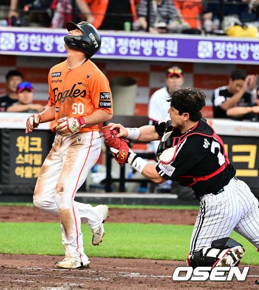 ‘아, 김서현 블론세이브→11회말 홈에서 아웃’ 한화, 1위 탈환 실패…LG-한화, 11회 2-2 무승부 ‘3시간50분 혈투’ [대전 리뷰]