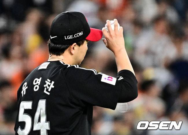 ‘아, 김서현 블론세이브→11회말 홈에서 아웃’ 한화, 1위 탈환 실패…LG-한화, 11회 2-2 무승부 ‘3시간50분 혈투’ [대전 리뷰]