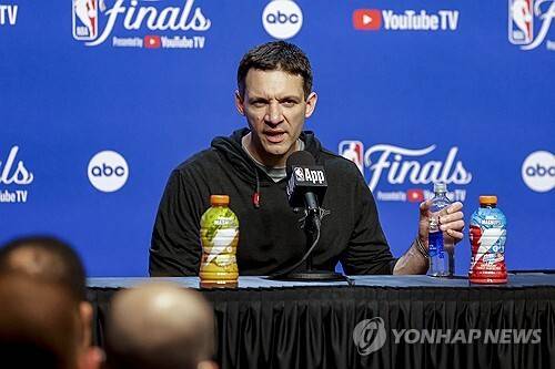 '역대급 편파 판정?' 심판 논란으로 얼룩진 파이널 4차전