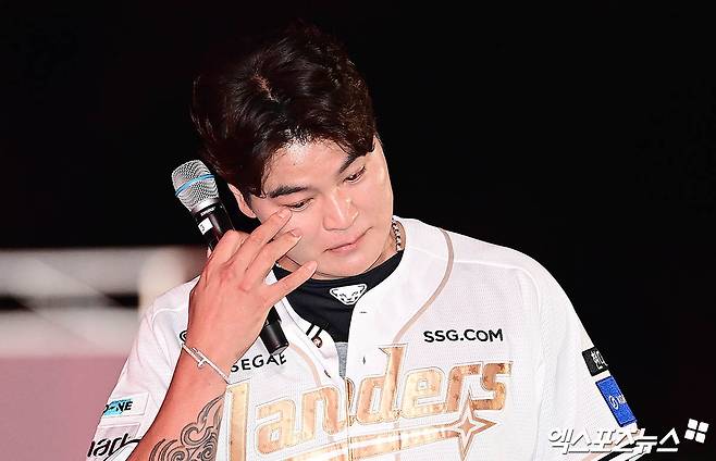 롯데 유니폼 입지 못한 추신수, 은퇴식서 고향팀 응원 부탁…