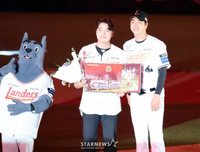 추신수에 성대한 은퇴식 열어준 SSG, '23년 인천맨' 김강민 은퇴식은 어떨까