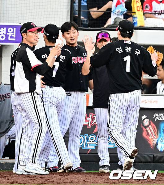 “한국시리즈 2차전 선발로 쓰죠” 50억 FA, 흔들려도 무너지지 않는다, ‘한화 킬러’ 22이닝 1실점