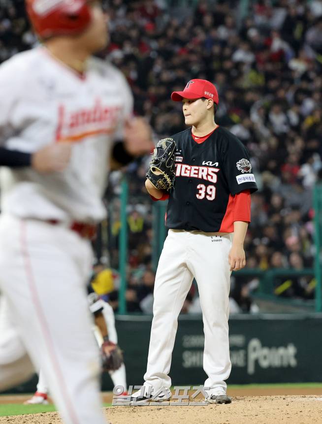 9이닝당 볼넷 9.00개, 머리로 향한 직구…좀처럼 잡히지 않는 최지민의 '제구'