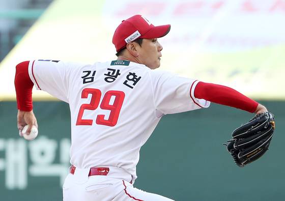 2027년까지 보장받은 김광현... 양현종과의 ‘200승 전쟁’ 달아오른다