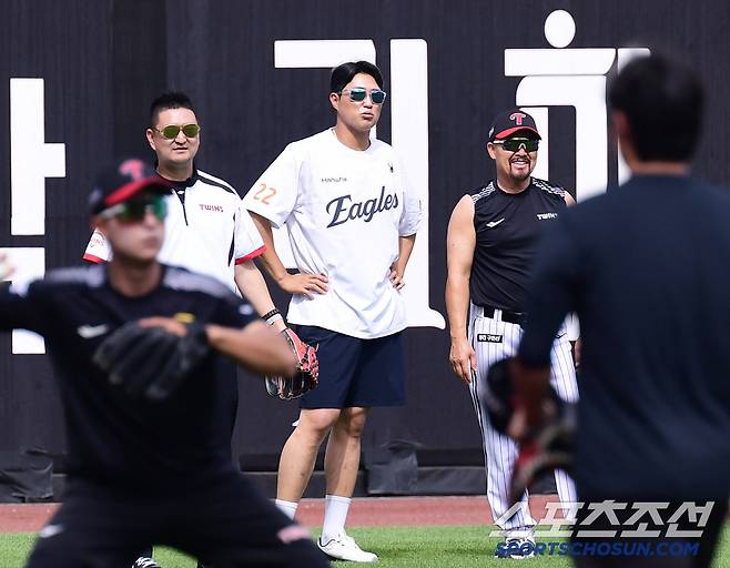 독수리 '캡틴'이 왜 거기서 나와? '웰컴 투 대전 볼파크' 친정 식구들 환영 직접 나선 대장 독수리[대전현장]