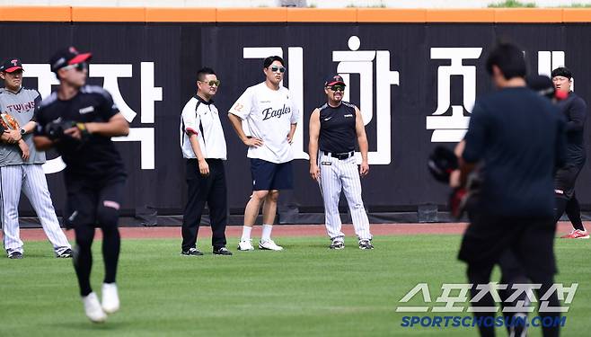독수리 '캡틴'이 왜 거기서 나와? '웰컴 투 대전 볼파크' 친정 식구들 환영 직접 나선 대장 독수리[대전현장]