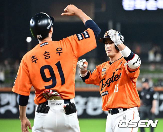 ‘104분 우천 중단, 하늘은 한화 편이었다’ 한화, 33일 만에 1위 복귀하다. LG에 10-5 역전승...LG, 3실책 자멸→2위 추락 [대전 리뷰]