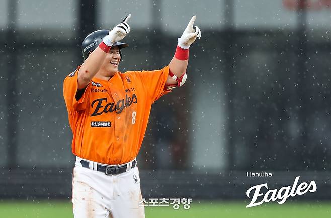 폭우는 한화의 1위 탈환을 재촉하는 연료일 뿐···‘104분 우천 중단’ 극복하고 10-5 낙승[스경X현장]