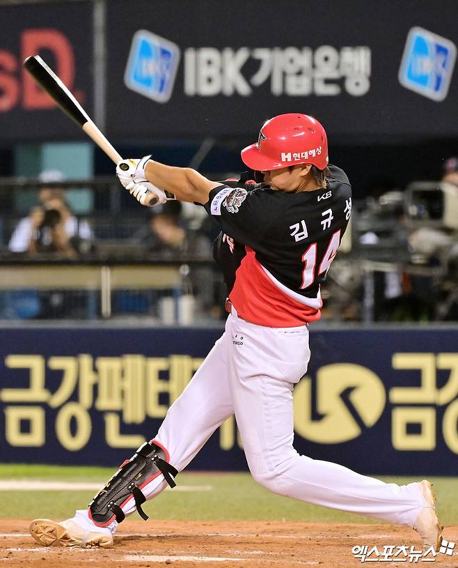 KIA 타선에 등장한 공포의 9번타자...'3G 연속 멀티히트' 김규성, 공룡군단 울렸다 [창원 현장]