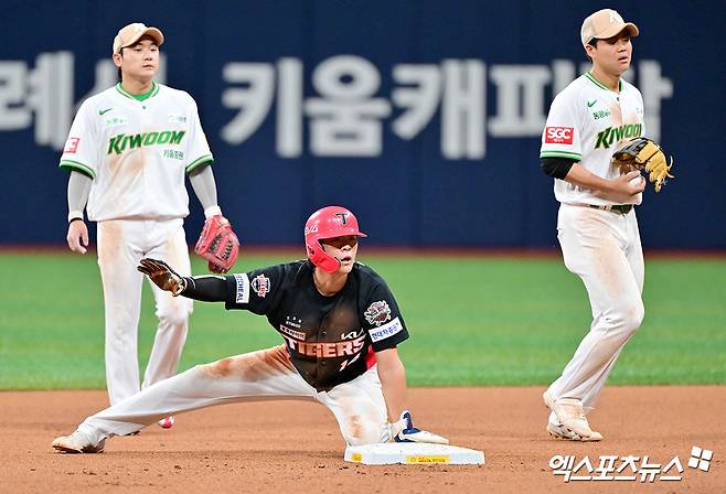 KIA 타선에 등장한 공포의 9번타자...'3G 연속 멀티히트' 김규성, 공룡군단 울렸다 [창원 현장]