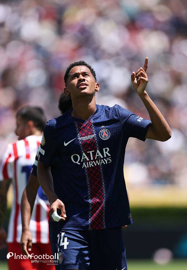 [CWC 리뷰] '교체 투입' 이강인, 드디어 골 넣었다! PK 쐐기골..PSG, 랑글레 퇴장 당한 아틀레티코 4-0 완파