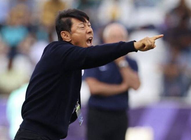 이럴 수가! '뒤통수 치고, 충격 주장까지'...인니 언론,