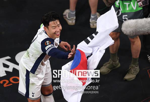 [오피셜] 토트넘, 완전 영입 확정 공식발표 → “손흥민 토트넘 여정 끝났다” 10년 동행 마무리하고 작별 전망 英 매체 “마티스 텔 영입, 손흥민에게 좋지 않은 소식”
