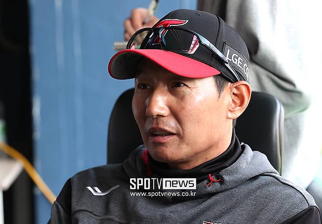 염경엽 감독은 왜 104분 중단에도 투수를 바꾸지 않았나…