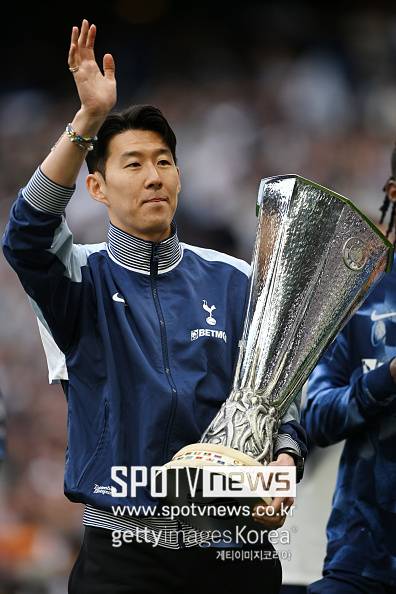 韓 축구 운명 결정될 소식…토트넘 새 감독 “손흥민 작별, 직접 대화하고 결정” 토트넘판 HERE WE GO 떴다 “SON 어느때보다 이적에 열려있어”