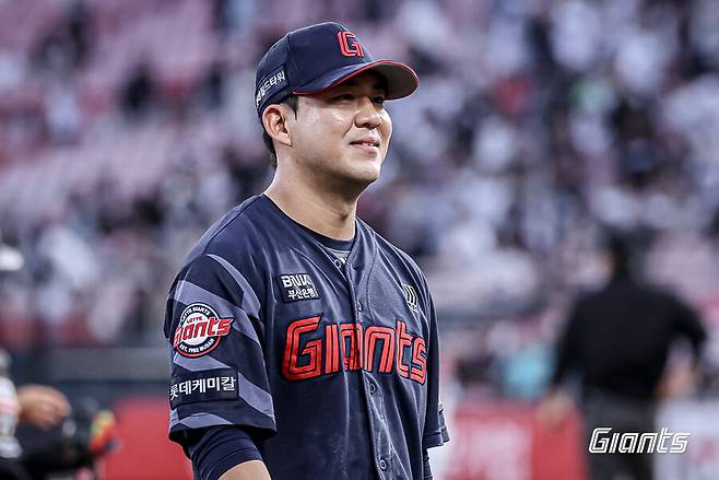 롯데 소금이 된 해결사, 경기 흔적도 없이 사라진 50억 FA… 극명하게 엇갈린 롯데 베테랑 희비
