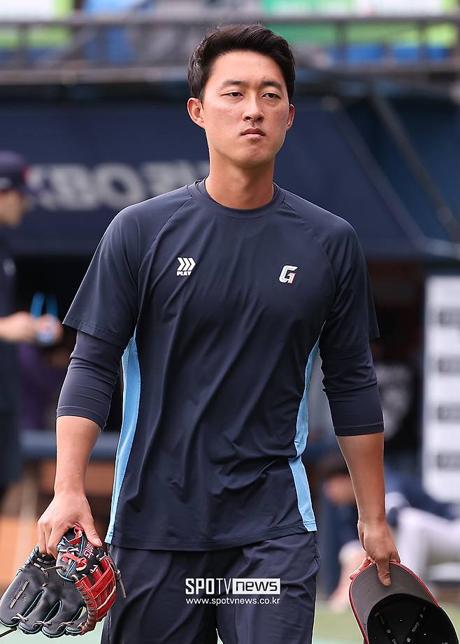 롯데 소금이 된 해결사, 경기 흔적도 없이 사라진 50억 FA… 극명하게 엇갈린 롯데 베테랑 희비