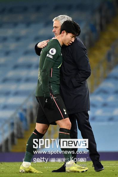 손흥민, '연봉 190억 돈방석' 대박! 무리뉴의 '강렬한 유혹' 등장...토트넘과 동행 여기서 끝날 가능성