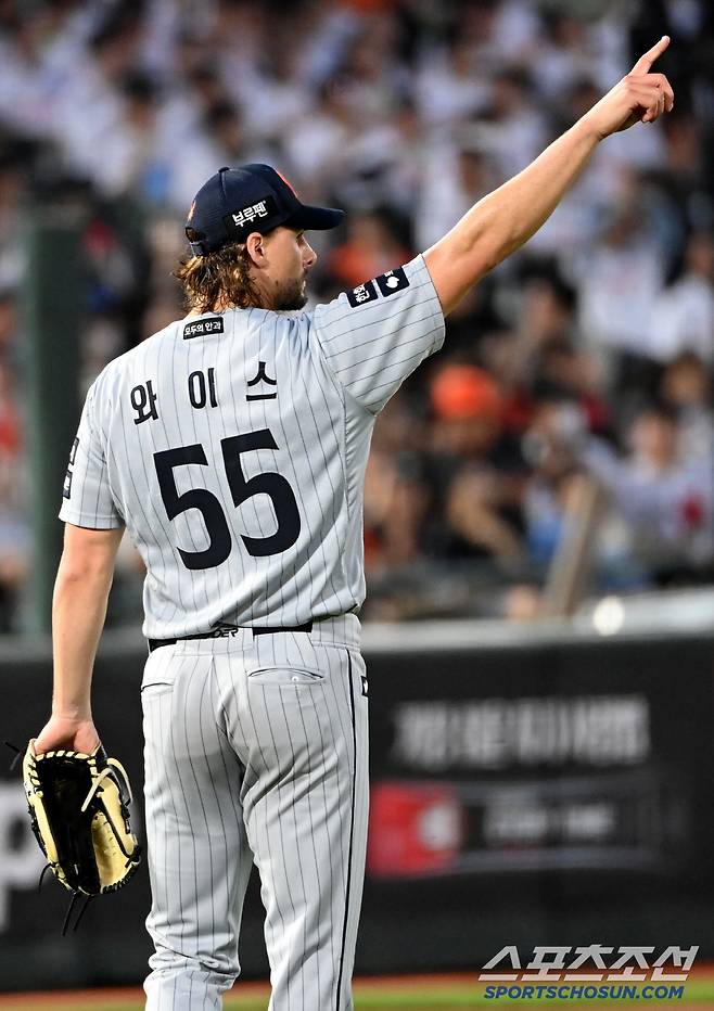'이게 1등 팀의 압도적 힘이다' 와이스 8이닝 압살-안치홍 결승 스리런...'미친 기세' 한화, 롯데 꺾고 파죽의 5연승 [부산 현장]