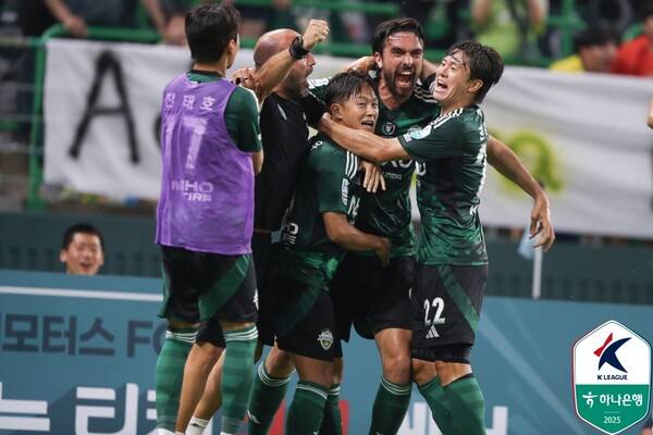 [st&현장] '0-2→김진규+콤파뇨 골...이승우 자책골 유도→3-2' 전북, 수원FC 상대 대역전승...15경기 무패 질주