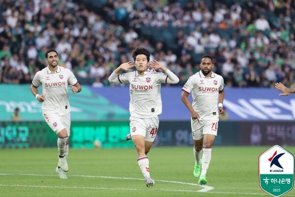 [st&현장] '0-2→김진규+콤파뇨 골...이승우 자책골 유도→3-2' 전북, 수원FC 상대 대역전승...15경기 무패 질주
