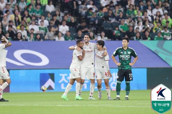 [st&현장] '0-2→김진규+콤파뇨 골...이승우 자책골 유도→3-2' 전북, 수원FC 상대 대역전승...15경기 무패 질주