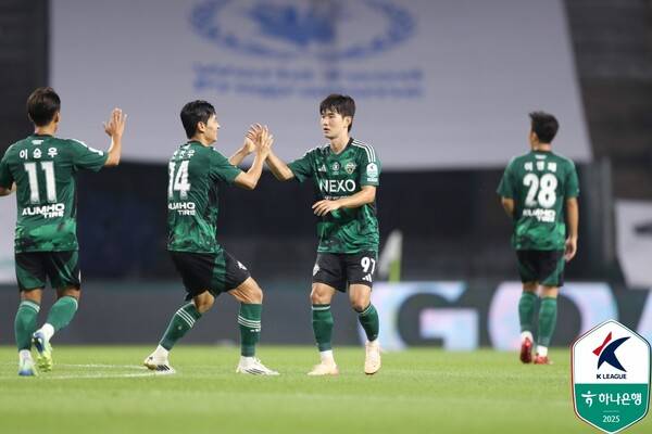 [st&현장] '0-2→김진규+콤파뇨 골...이승우 자책골 유도→3-2' 전북, 수원FC 상대 대역전승...15경기 무패 질주