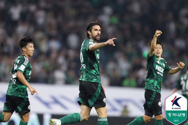 [st&현장] '0-2→김진규+콤파뇨 골...이승우 자책골 유도→3-2' 전북, 수원FC 상대 대역전승...15경기 무패 질주