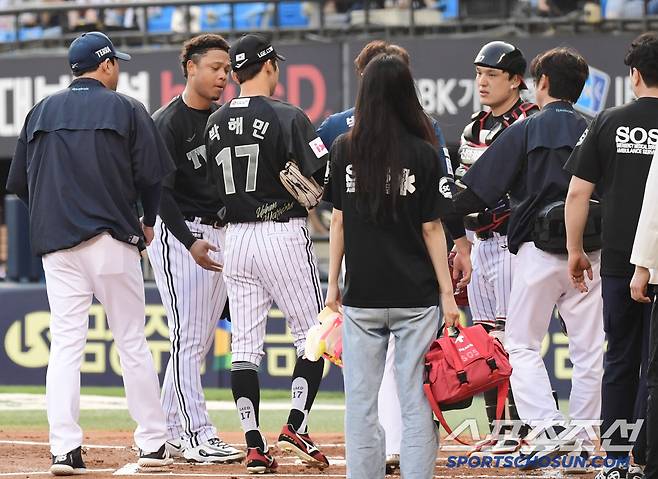 '한화와 멀어진다.' 에이스의 충격적 2회 헤드샷 퇴장→타선 침묵→8위팀에서 다승 1위 탄생. NC, 30승 도달. 2연패 LG, 한화와 1.5G차[잠실 리뷰]