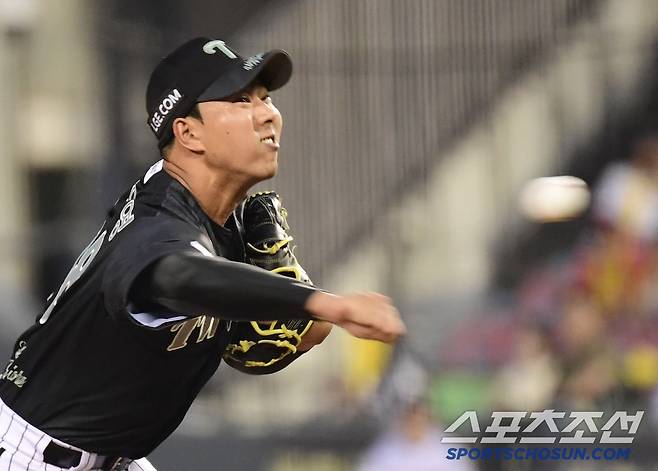 '한화와 멀어진다.' 에이스의 충격적 2회 헤드샷 퇴장→타선 침묵→8위팀에서 다승 1위 탄생. NC, 30승 도달. 2연패 LG, 한화와 1.5G차[잠실 리뷰]