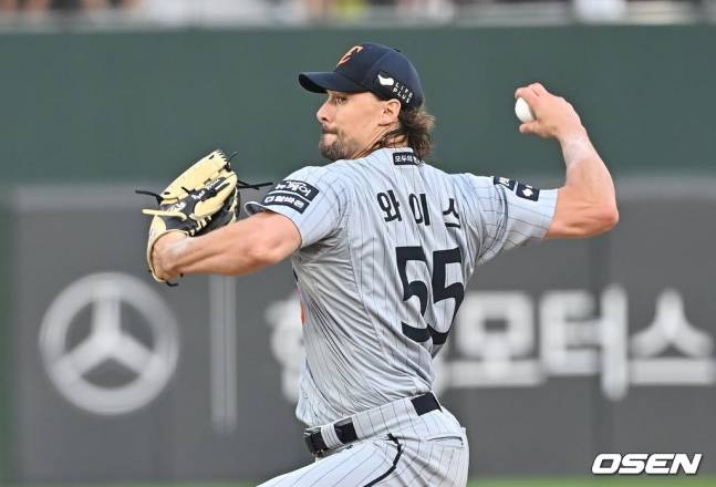 한화에 다승 선두가 2명이라니... '크리스천' 와이스는 '대전 예수' 별명 어떻게 생각할까 [부산 현장]