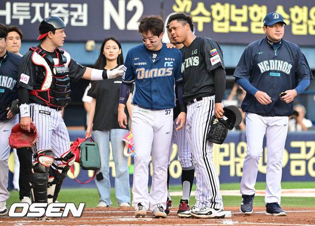 “헤드샷 박건우 쓰러지자…고개 숙인 박해민, 사과한 김광삼 코치” [박준형의 ZZOOM]