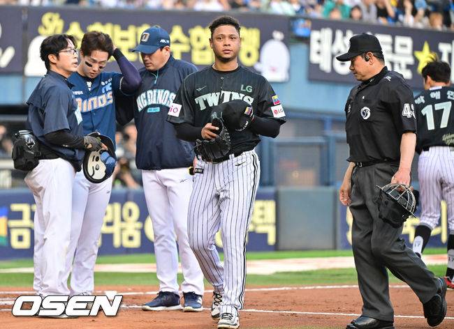 “헤드샷 박건우 쓰러지자…고개 숙인 박해민, 사과한 김광삼 코치” [박준형의 ZZOOM]