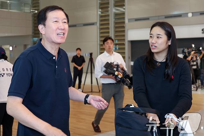 '1대 5' 외로운 싸움 안세영, 박주봉 감독 만나 '무적'을 꿈꾼다