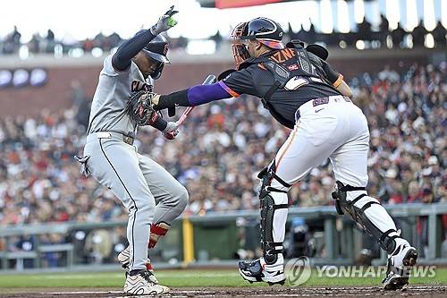 '이정후 안타·볼넷·득점' SF, 9회말 1사만루 놓치고 CLE에 2-3 패 '3연패'