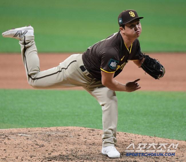'방출' 고우석, LG 복귀 안 할 수도 있다! → 美CBS 긍정적 분석