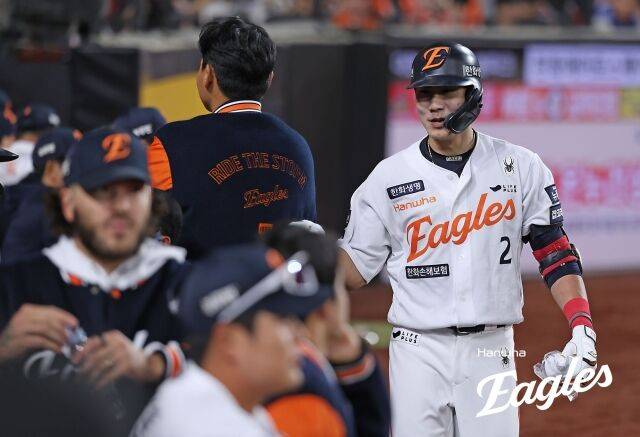 1위 한화 더 강해진다, '비골 골절' 50억 FA 유격수가 복귀 시동을 걸다…LG 2군전 출격, 땅볼→땅볼→뜬공