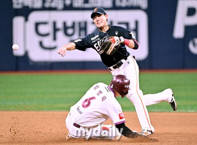 1위 한화 더 강해진다, '비골 골절' 50억 FA 유격수가 복귀 시동을 걸다…LG 2군전 출격, 땅볼→땅볼→뜬공