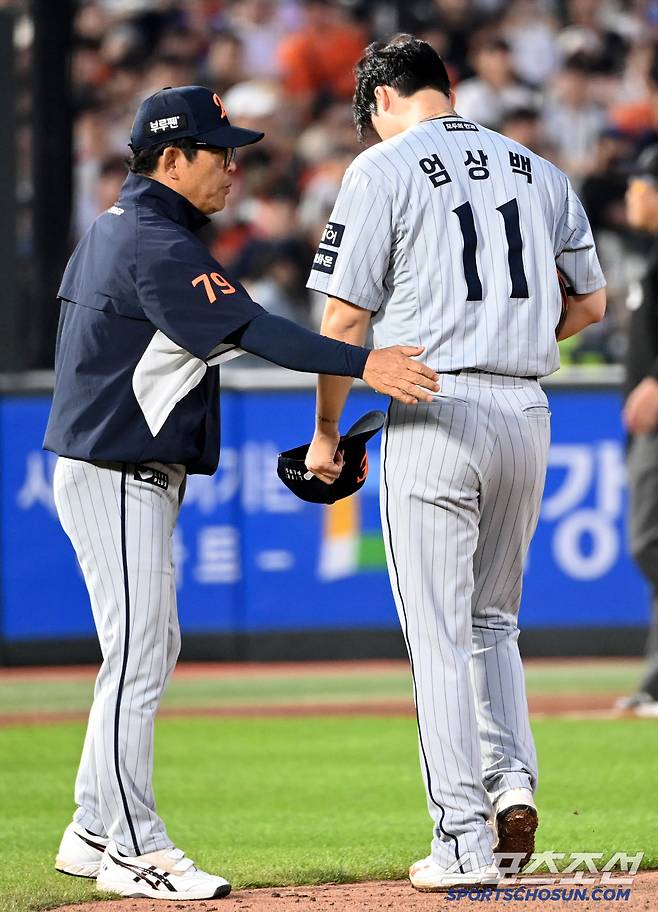 1군 3경기째, 고졸 신인에게 제대로 당했다...'78억 사나이' 엄상백, 3.2이닝 6실점 충격 강판 [부산 현장]