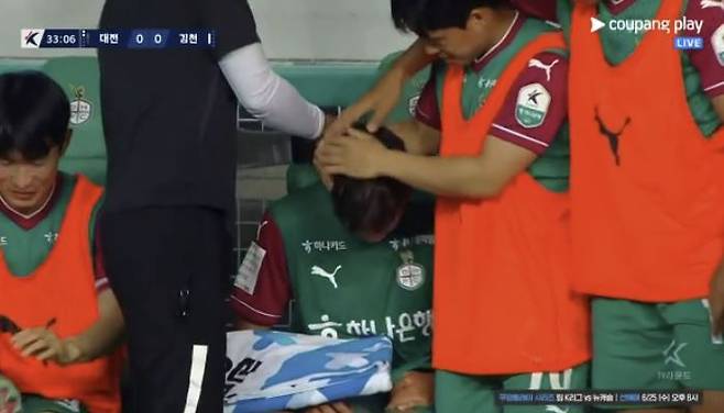 황선홍 품에서 눈물 쏟은 ‘2006년생’ 윤도영…EPL 입성 전 끝내 터지지 않은 첫 골 [IS 대전]