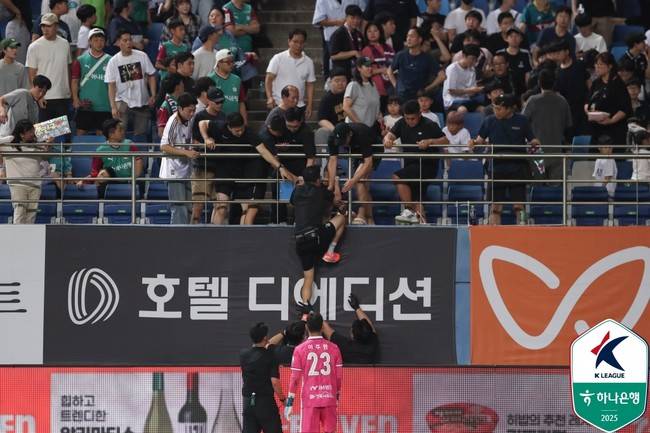 [K리그1 현장메모] 기절 환자 발생으로 경기 9분 중단...모두의 노력으로 회복→무사 귀가