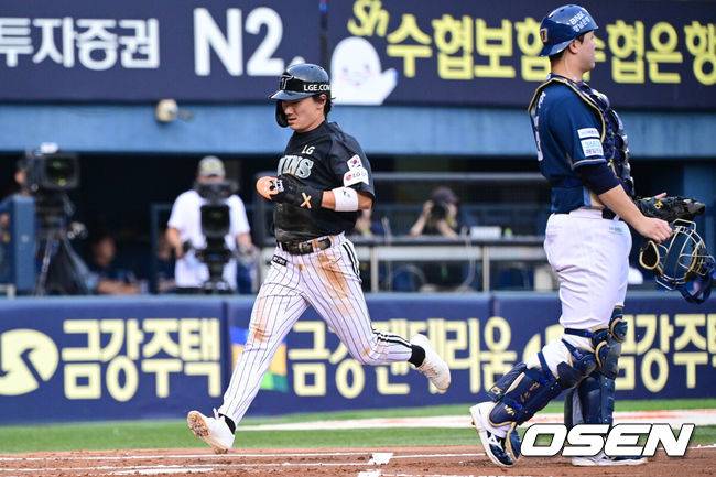 ‘한화 잡는다, 0.5 경기 추격’ LG, 9-8 극적인 끝내기 승리…신민재 3안타 3타점+문보경 4타점, 이정용 1이닝 무실점 ‘전역 신고' [잠실 리뷰]
