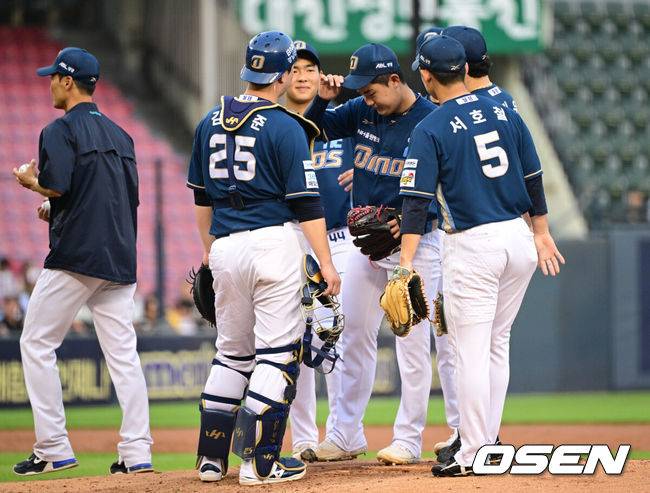 ‘한화 잡는다, 0.5 경기 추격’ LG, 9-8 극적인 끝내기 승리…신민재 3안타 3타점+문보경 4타점, 이정용 1이닝 무실점 ‘전역 신고' [잠실 리뷰]
